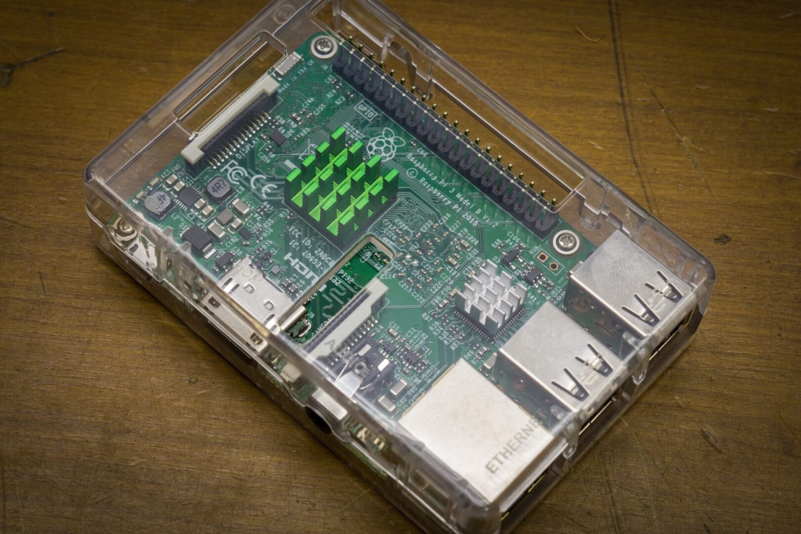 A raspberry pi is shown with green buttons.